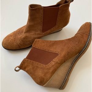 Donald J. Pliner Brown Hadlee Suede Ankle Boot Wedge Heel Size 8 (run bi…